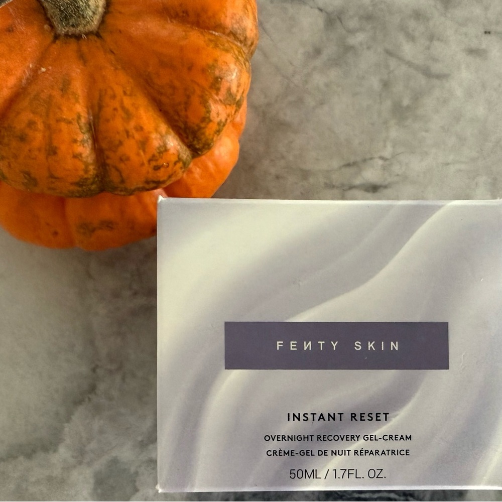 Fenty Beauty Instant Reset Gel-Cream - White